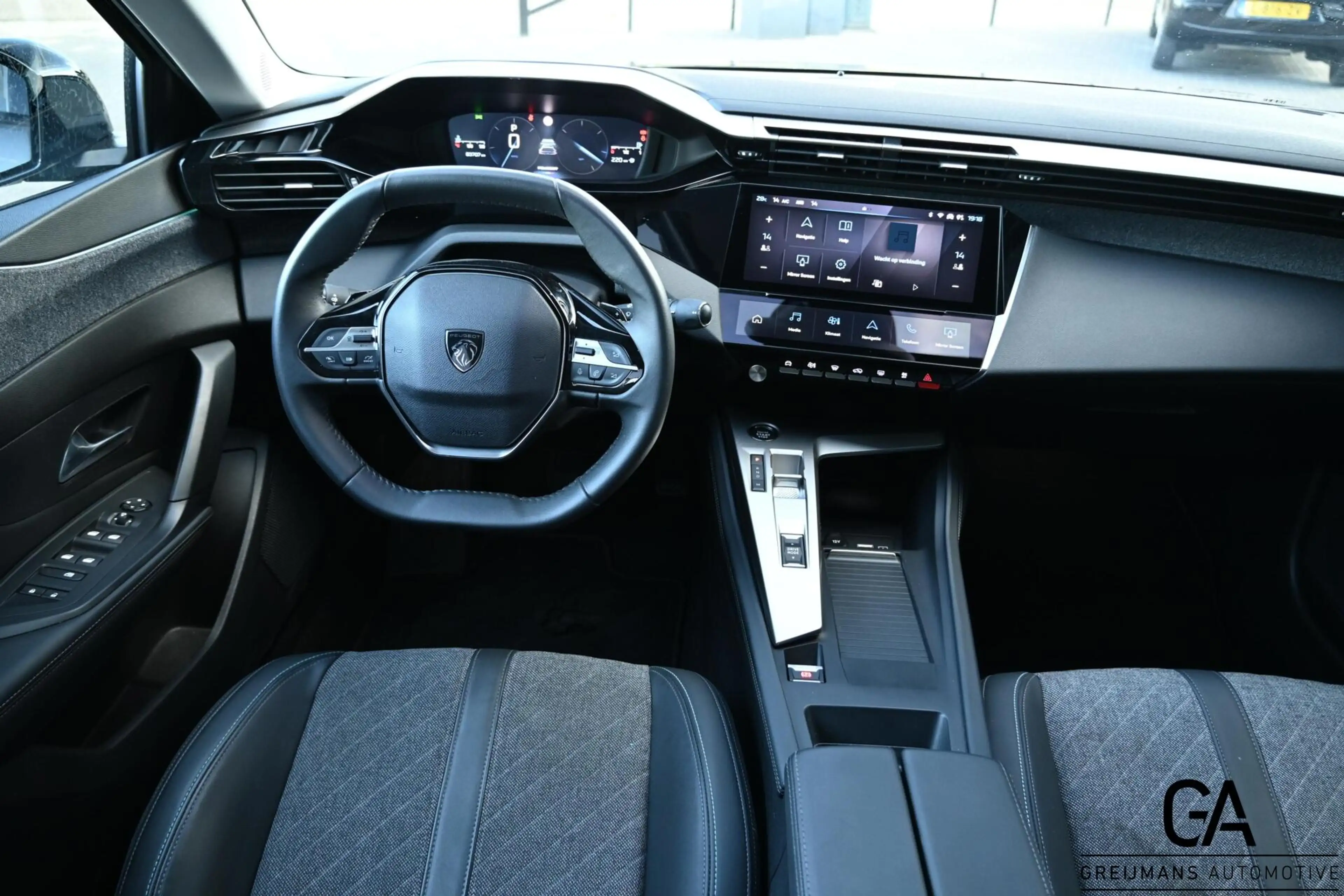 Peugeot 408 1.2 PureTech Allure Pack 130 EAT8 — photo 10