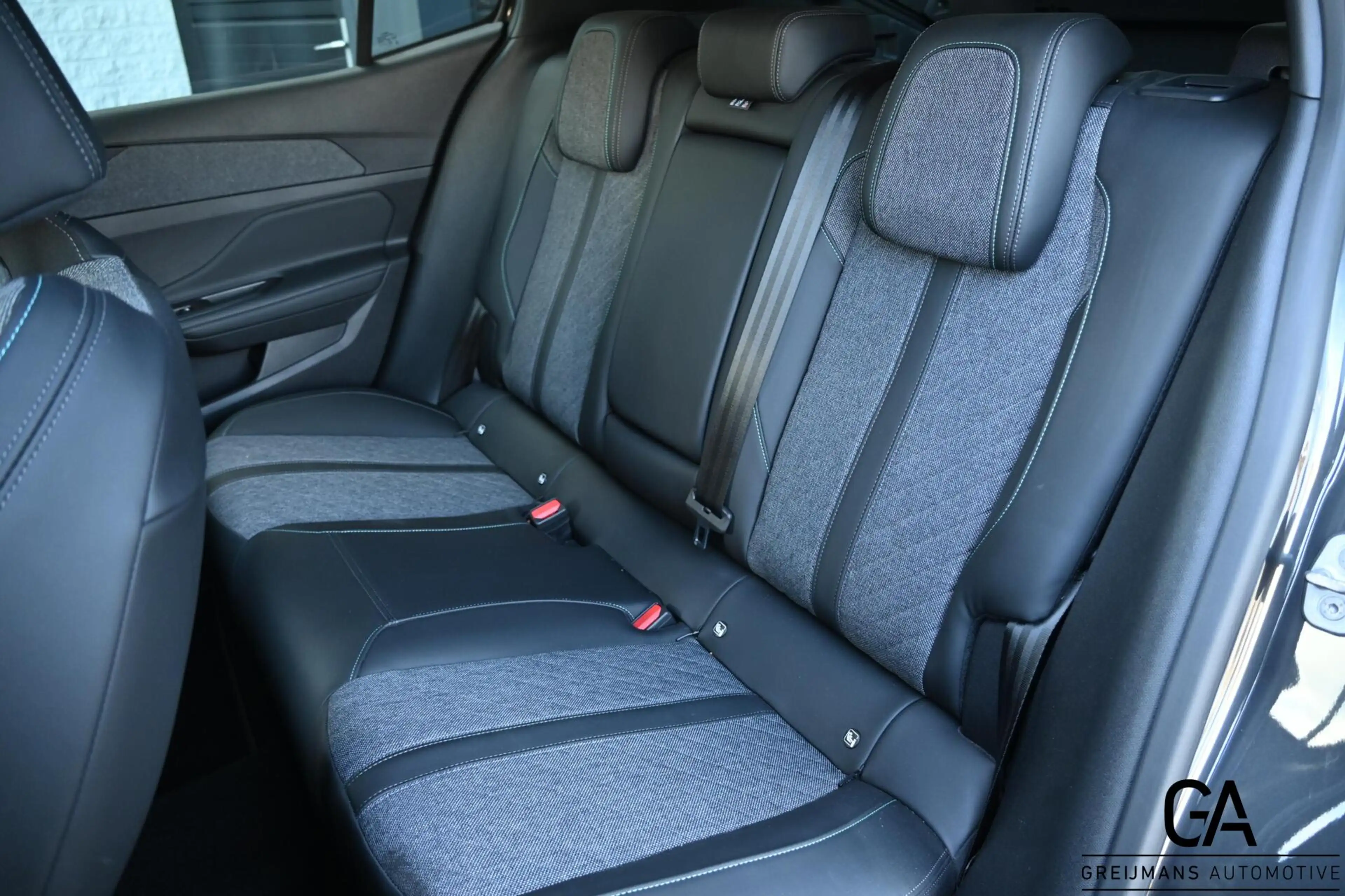 Peugeot 408 1.2 PureTech Allure Pack 130 EAT8 — photo 6