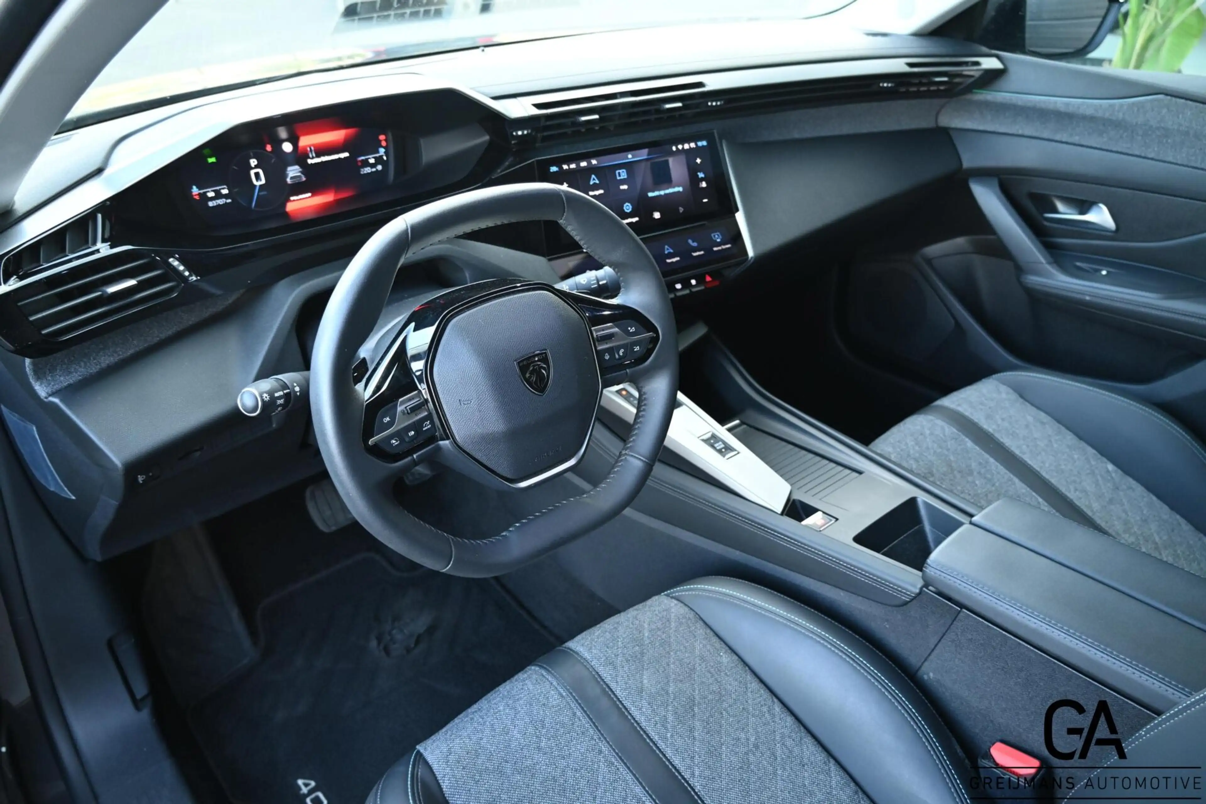 Peugeot 408 1.2 PureTech Allure Pack 130 EAT8 — photo 4