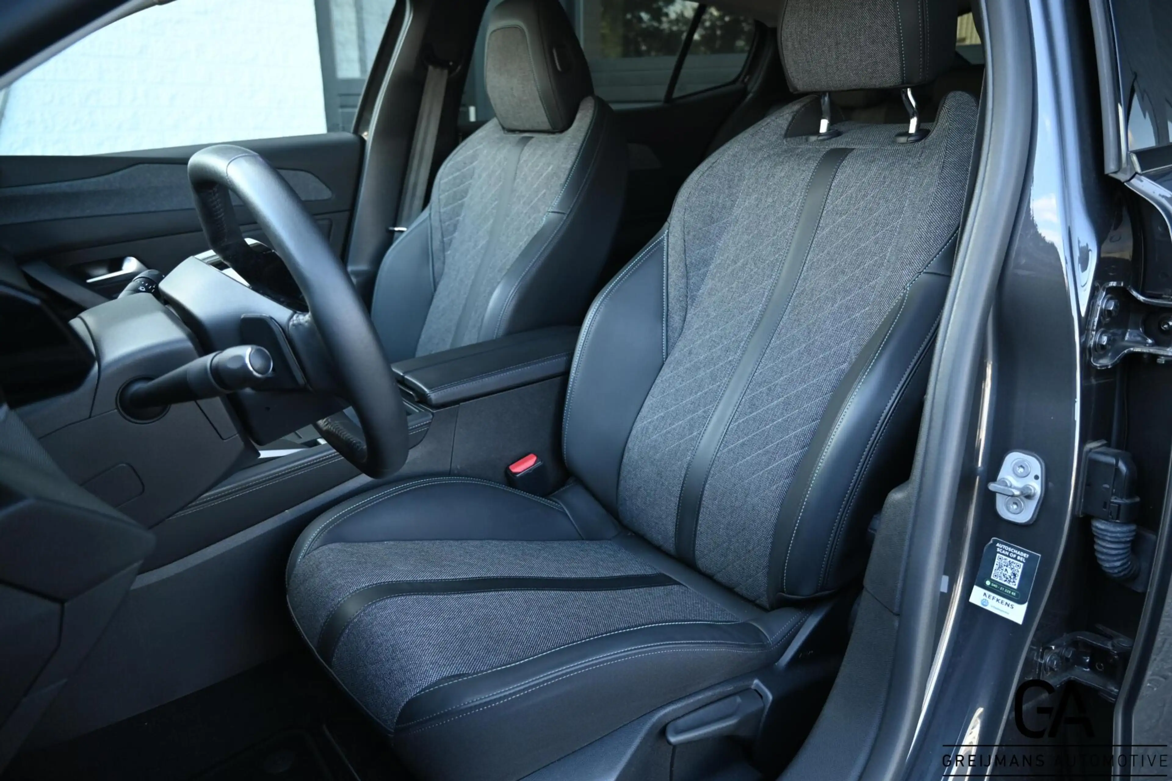 Peugeot 408 1.2 PureTech Allure Pack 130 EAT8 — photo 5