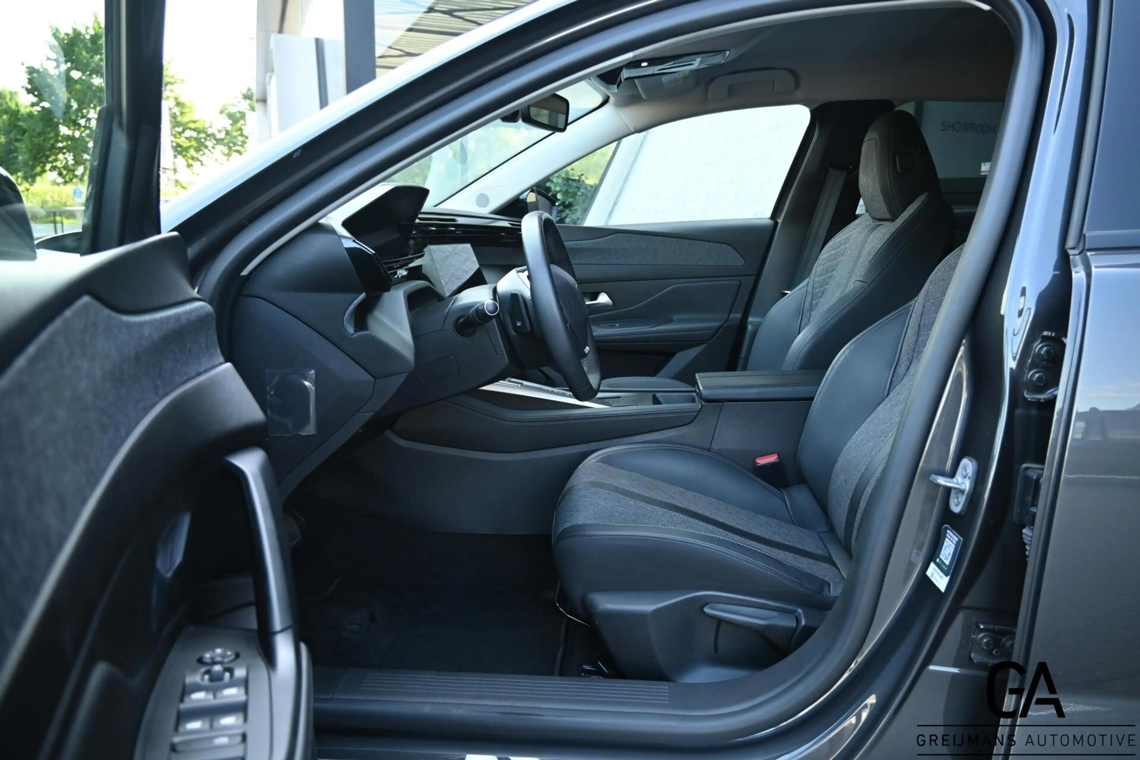 Peugeot 408 1.2 PureTech Allure Pack 130 EAT8 — photo 3