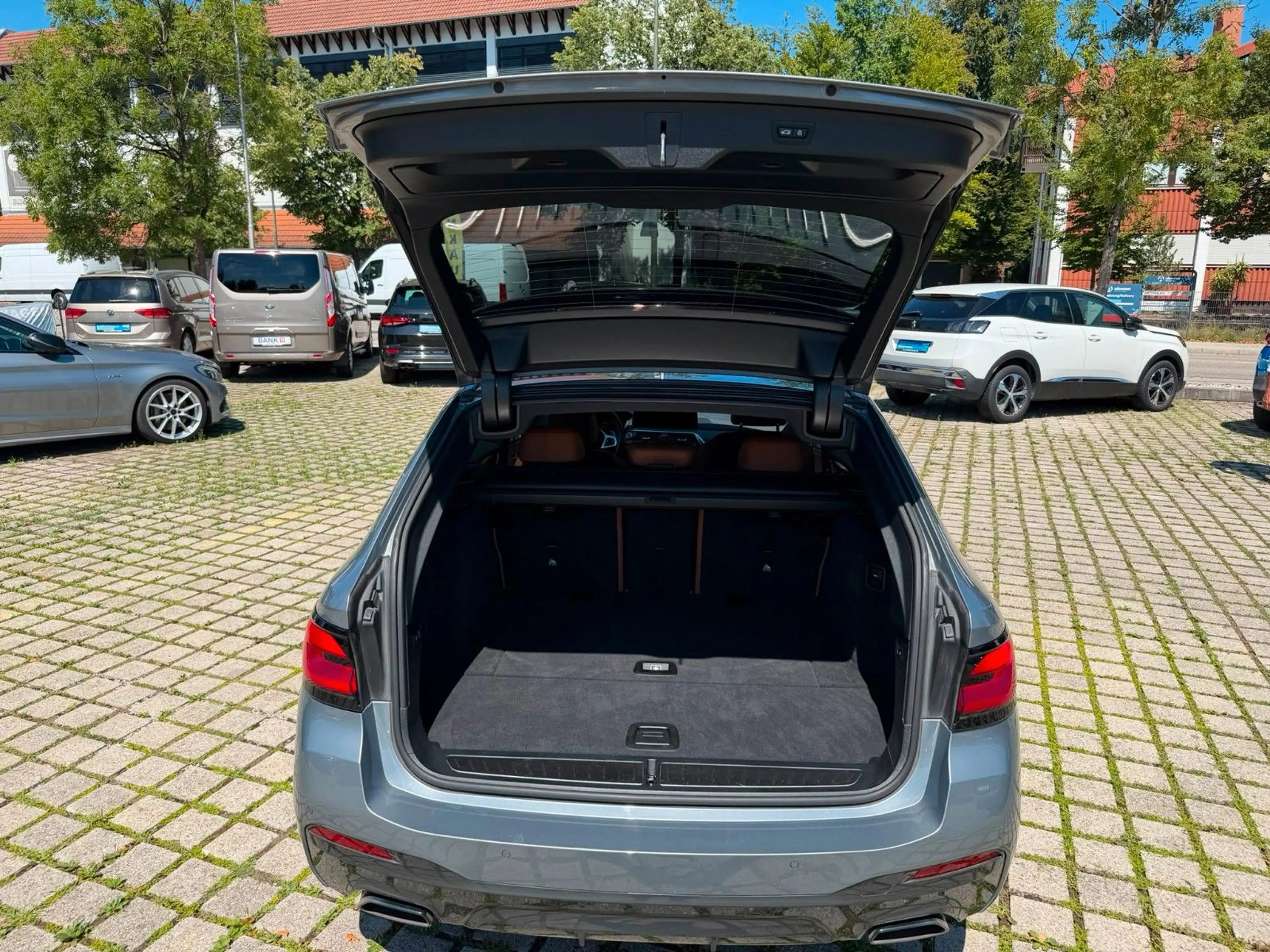 BMW 530 G31 Facelift Touring 530d M Sport M-paket — photo 9