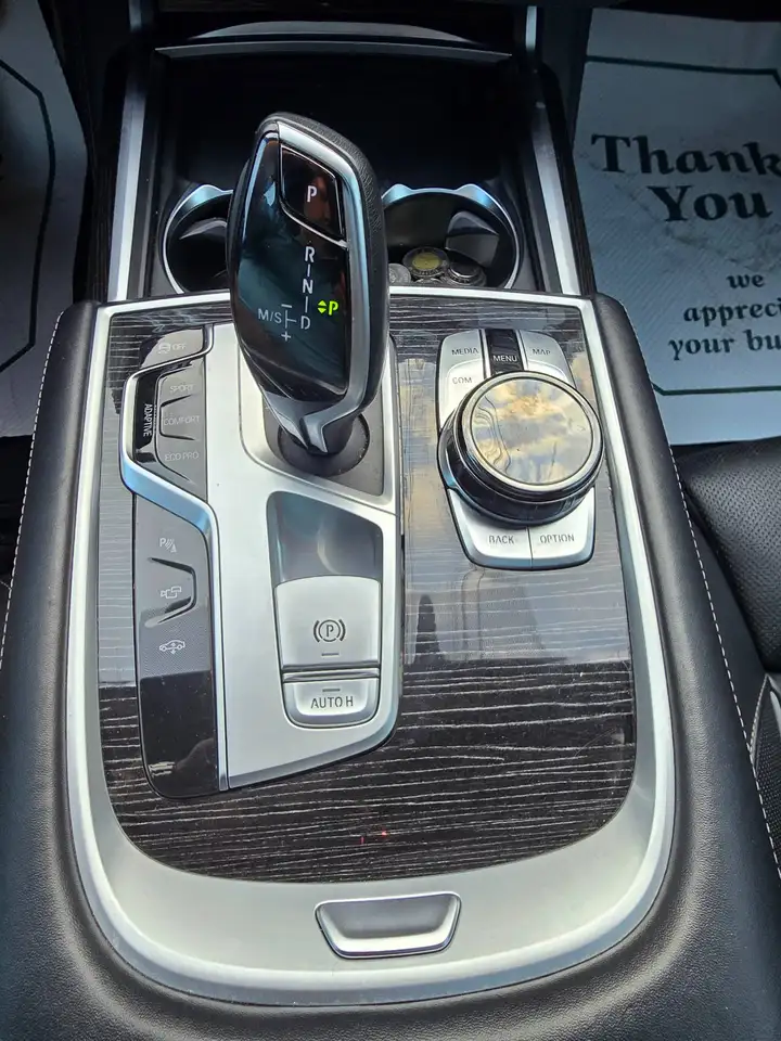 BMW 7 Series снимка BMW 7 Series