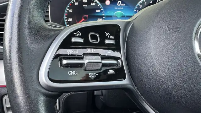 Mercedes-Benz Gle view 25
