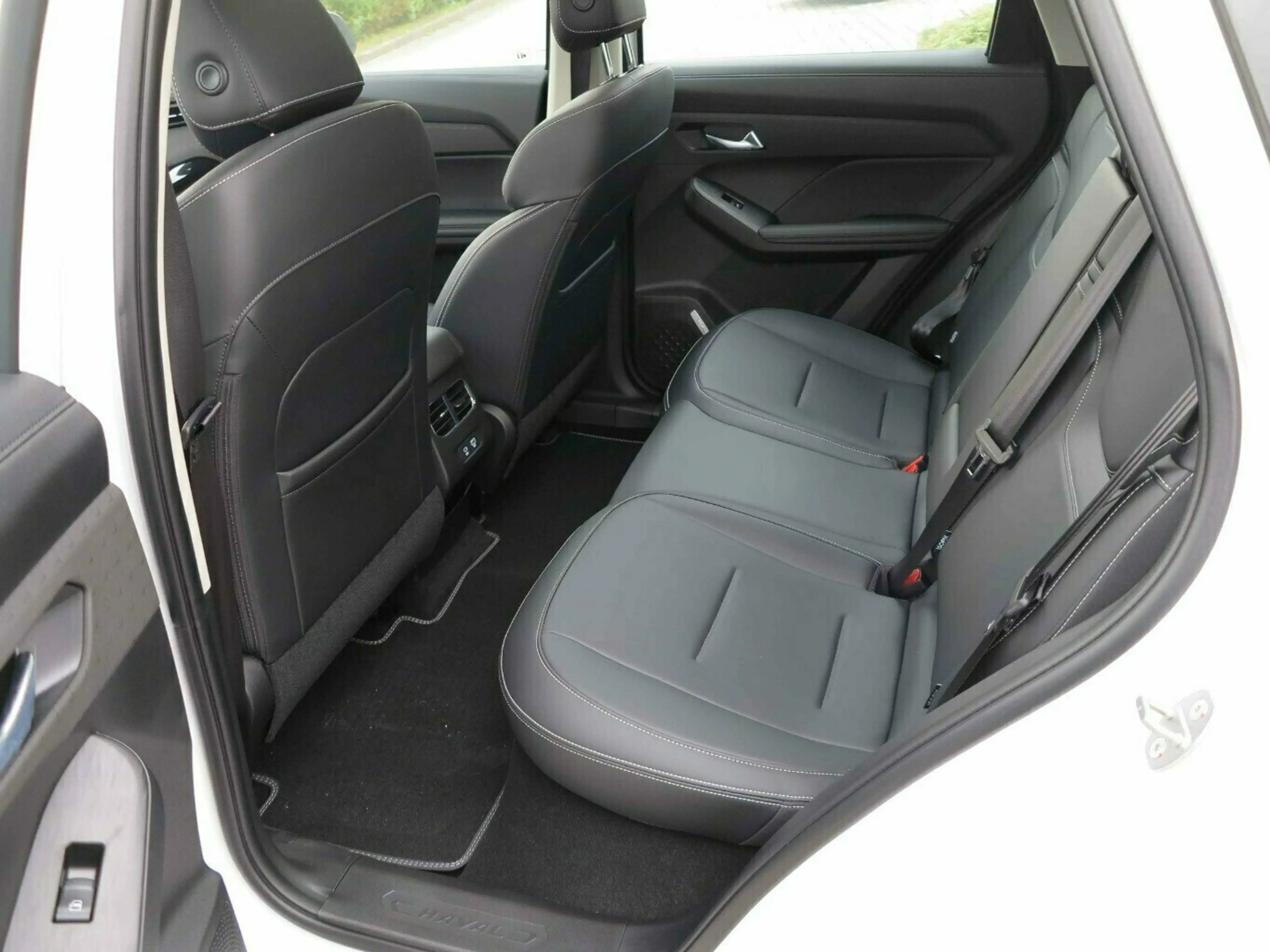 GWM HAVAL Jolion Pro Premium mit 18" SR + WR Satz 17" — photo 9