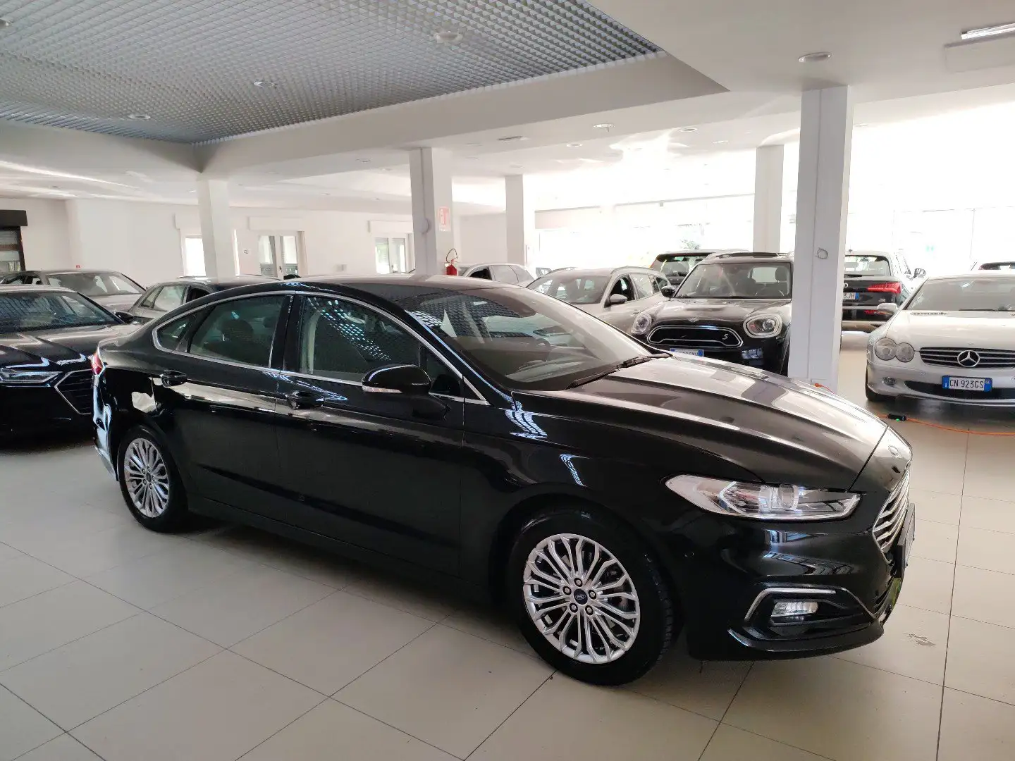 Ford Mondeo 2.0 187cv Hybrid eCVT Titanium Bus. Navi Cruise Schwarz - 2