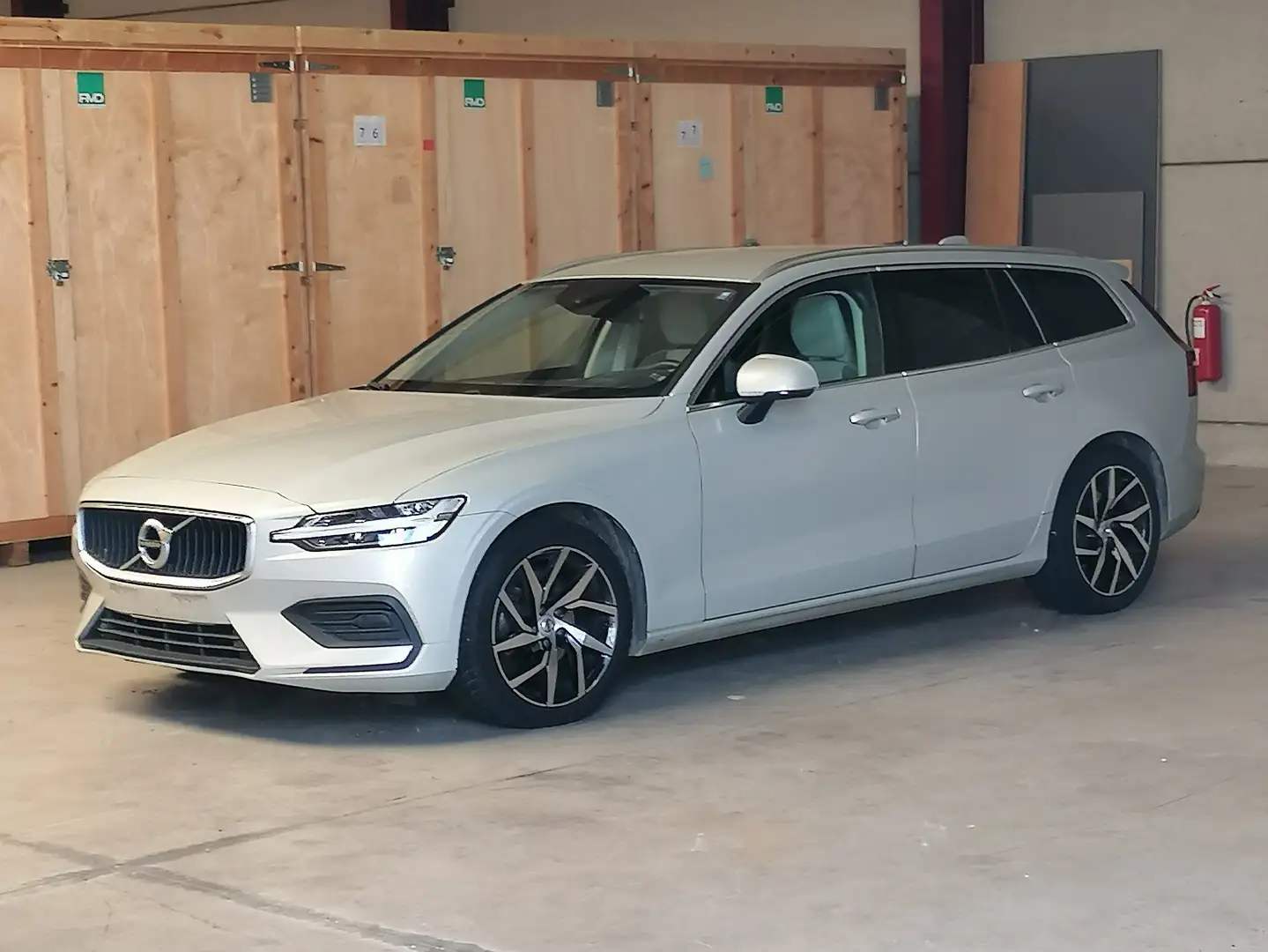 Volvo V60 V60 2.0 D3 Momentum Beżowy - 1