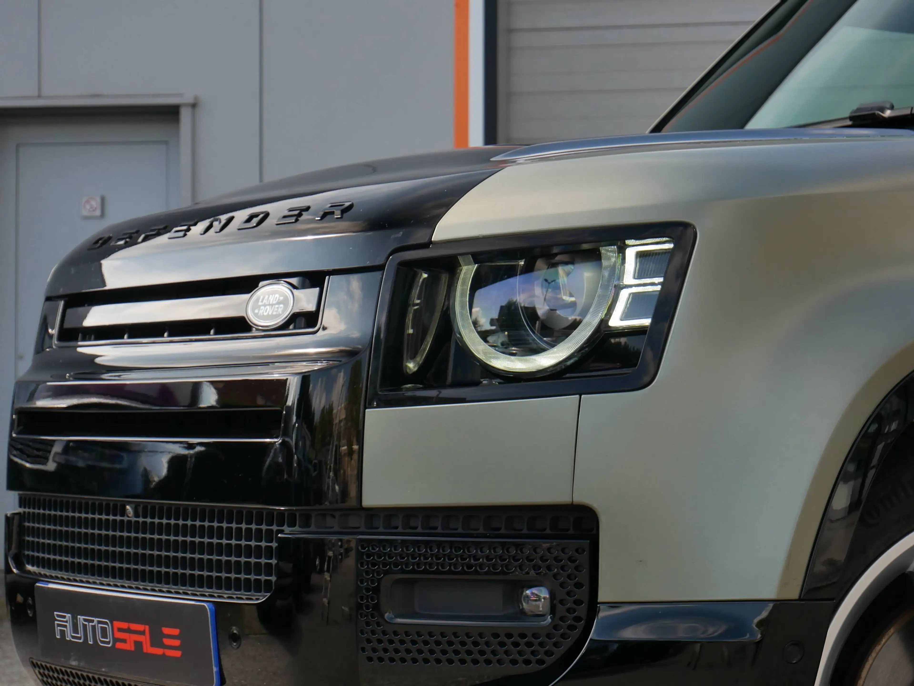 Land Rover Defender X 110 P400e X Pano/Matt/AHK/ACC/22/Dynamic — photo 11