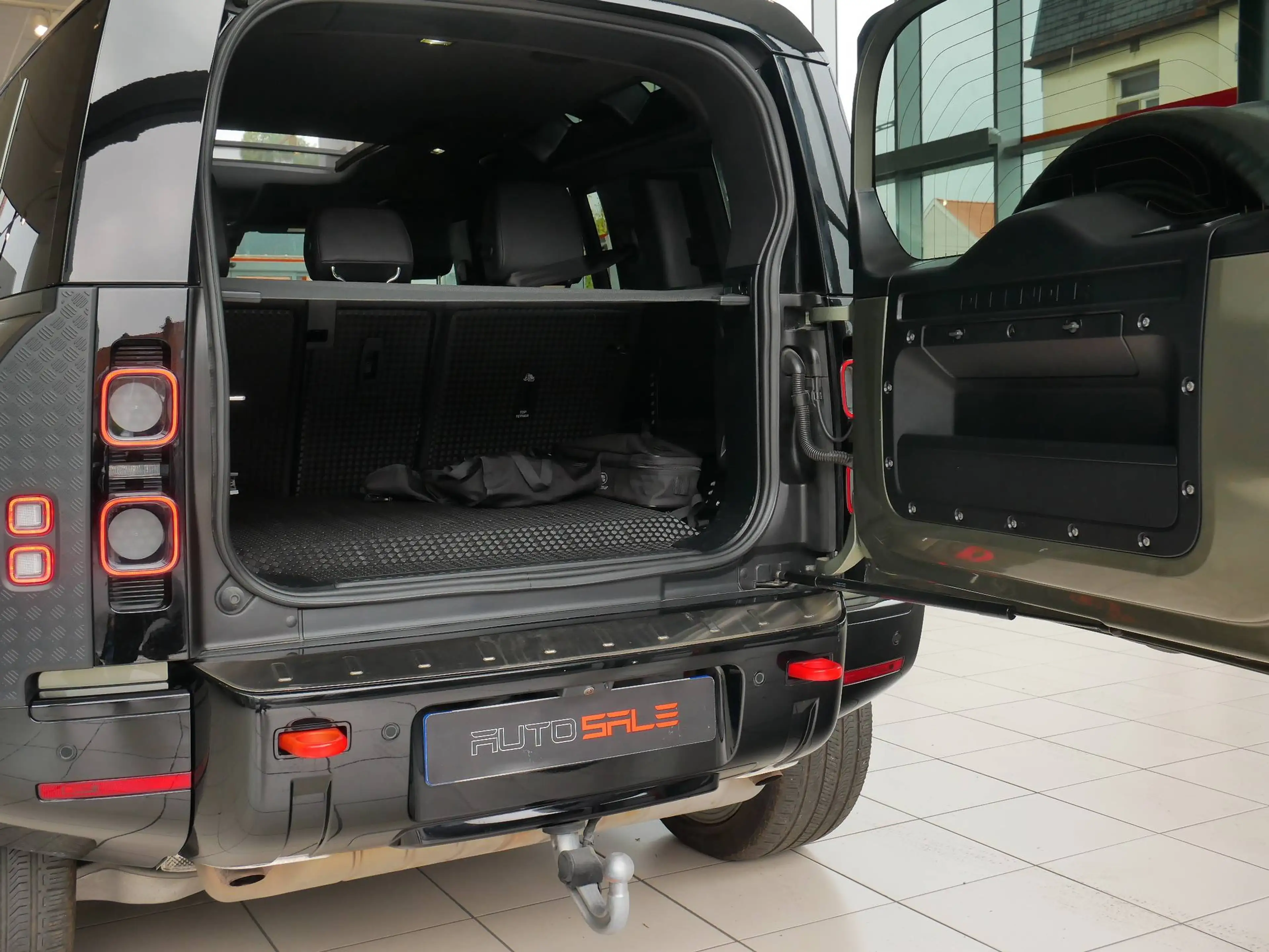 Land Rover Defender X 110 P400e X Pano/Matt/AHK/ACC/22/Dynamic — photo 14