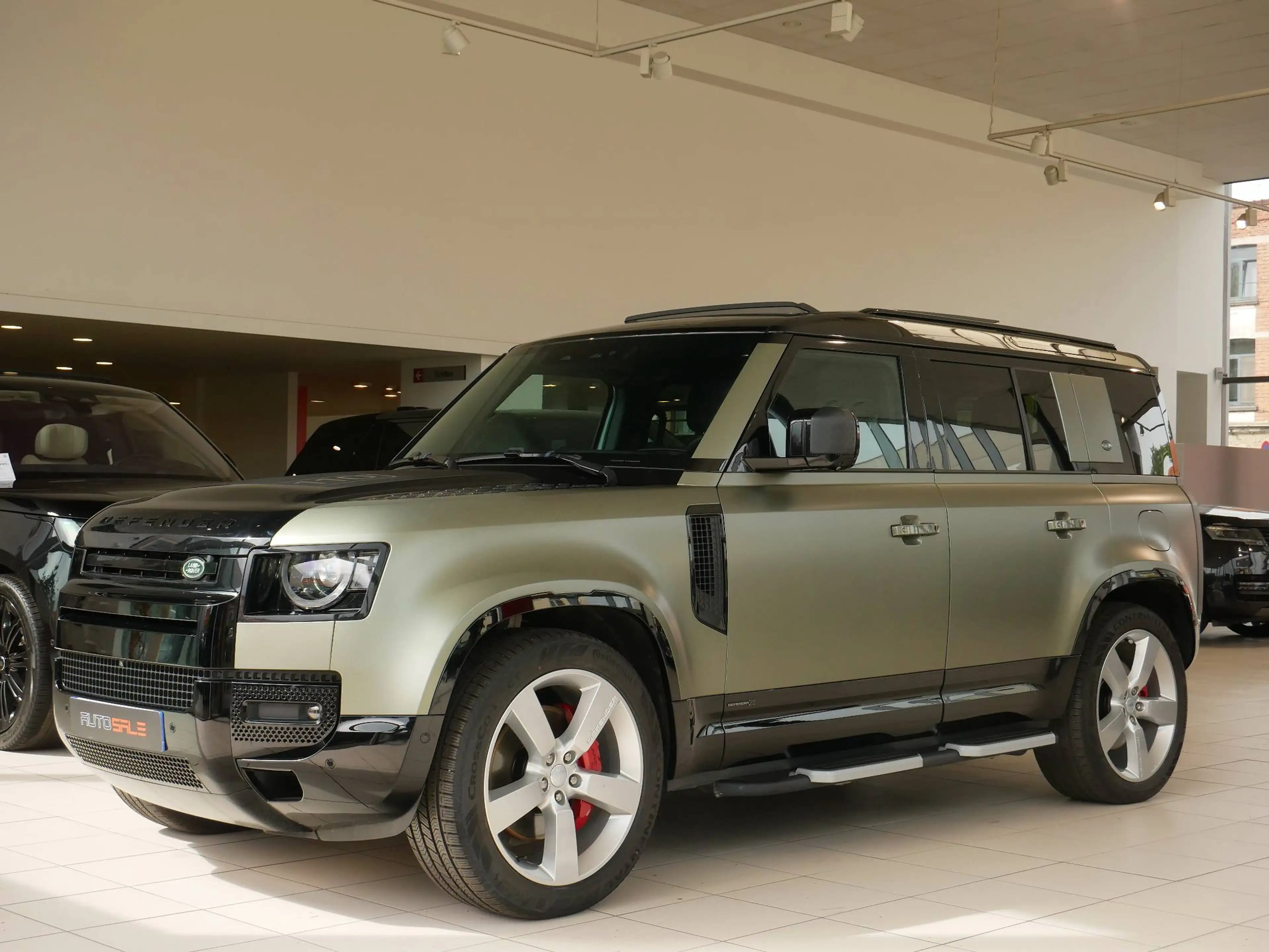 Land Rover Defender X 110 P400e X Pano/Matt/AHK/ACC/22/Dynamic — photo 2