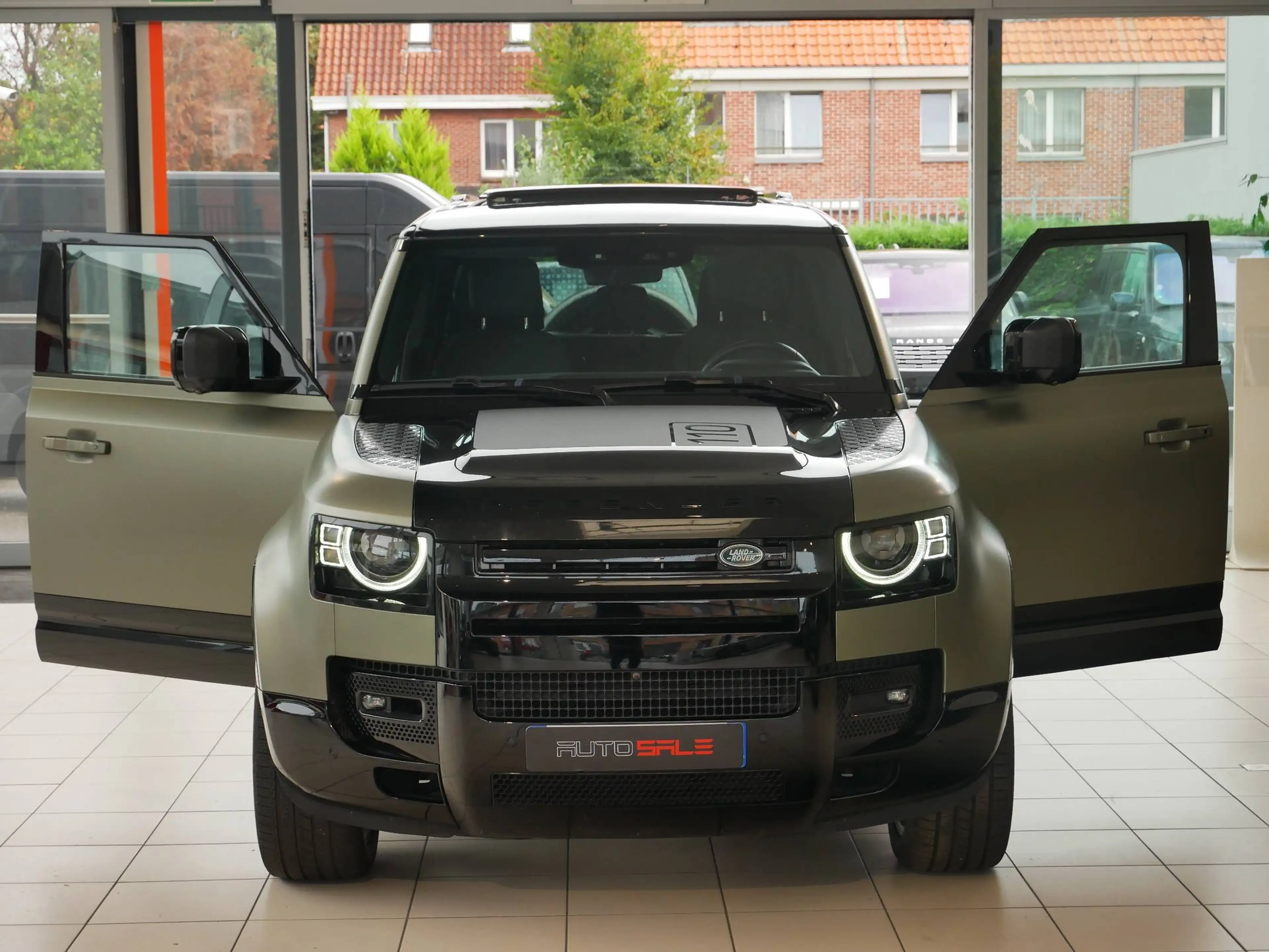 Land Rover Defender X 110 P400e X Pano/Matt/AHK/ACC/22/Dynamic — photo 3