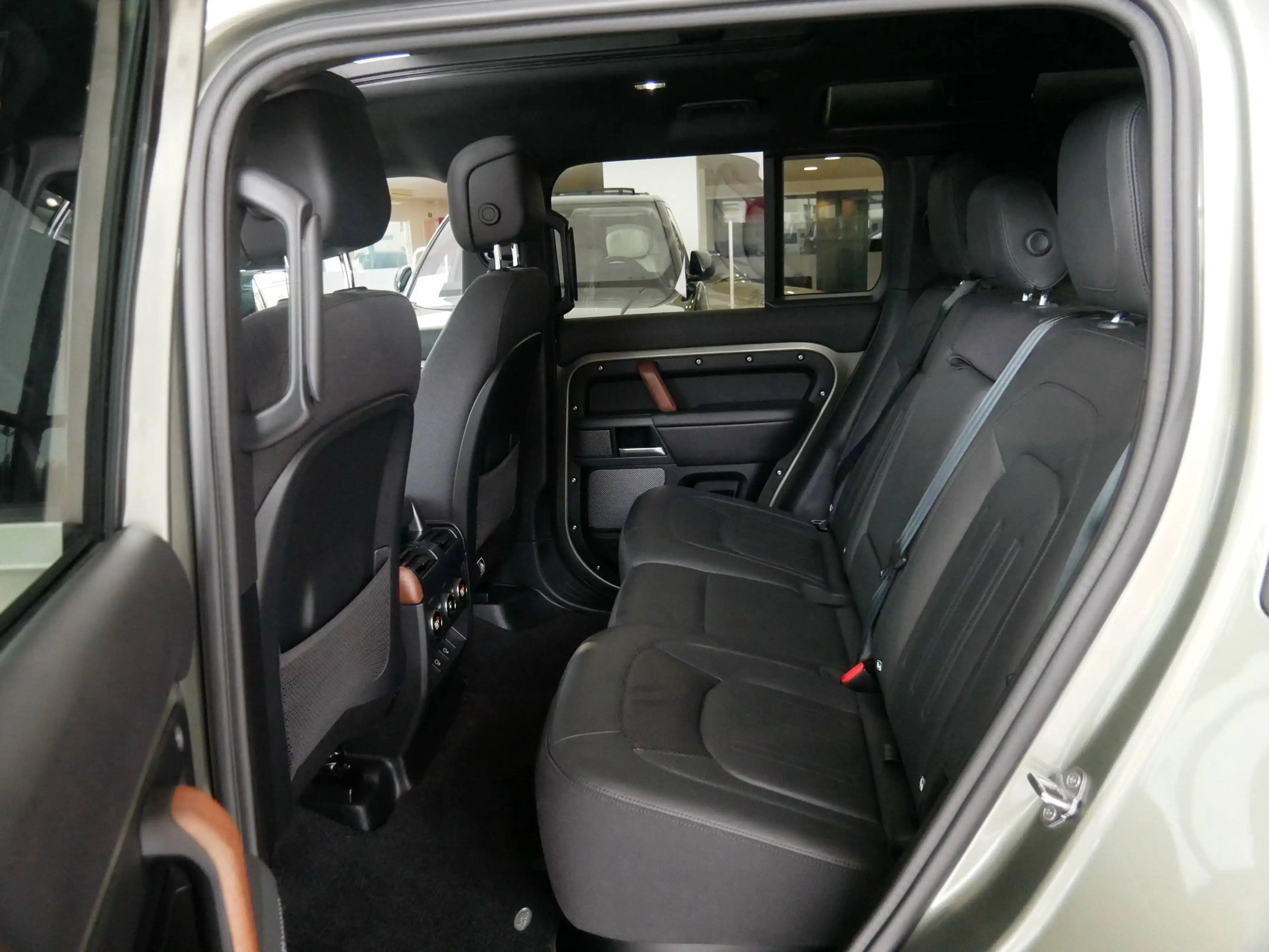 Land Rover Defender X 110 P400e X Pano/Matt/AHK/ACC/22/Dynamic — photo 8