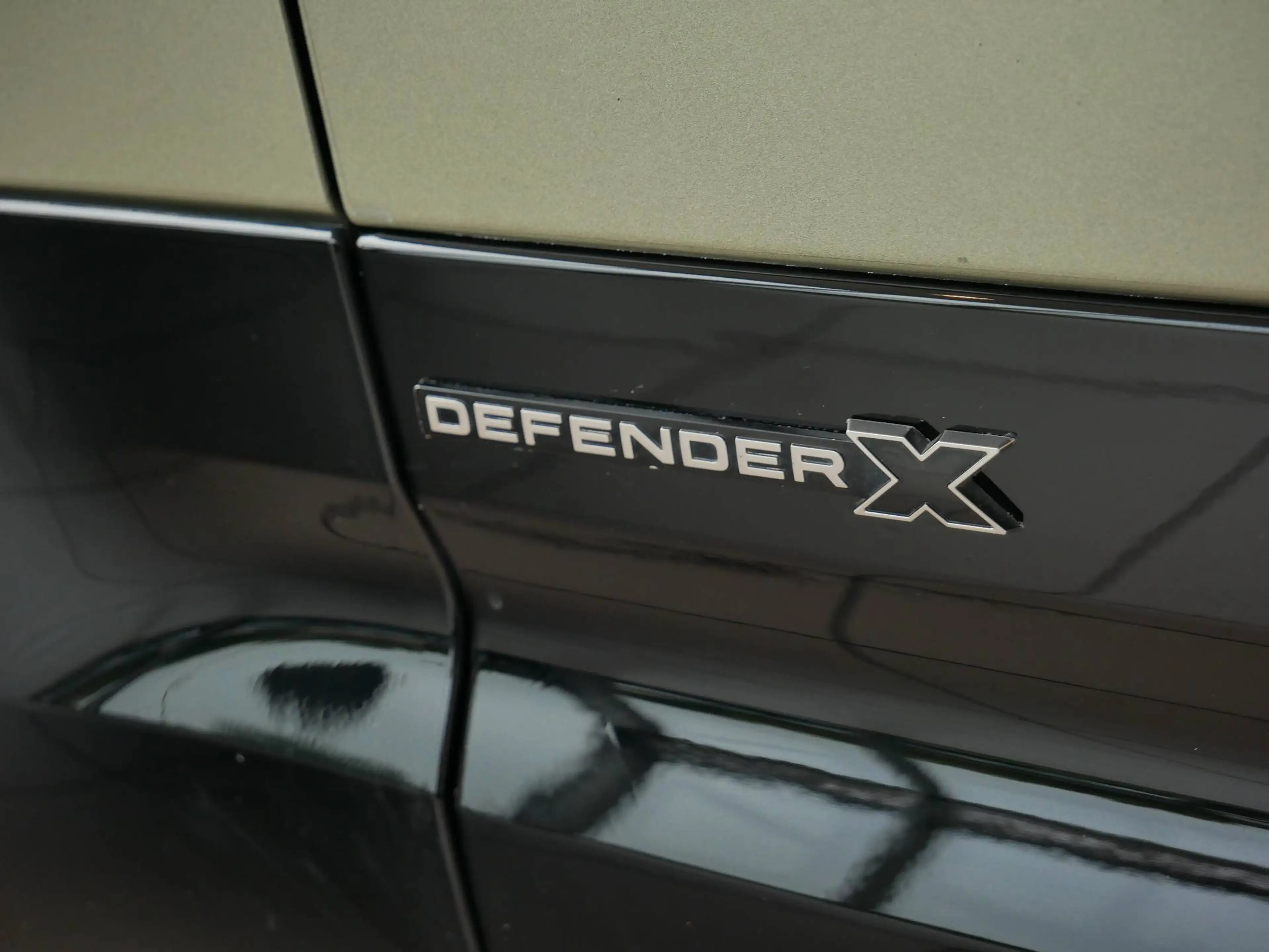 Land Rover Defender X 110 P400e X Pano/Matt/AHK/ACC/22/Dynamic — photo 13