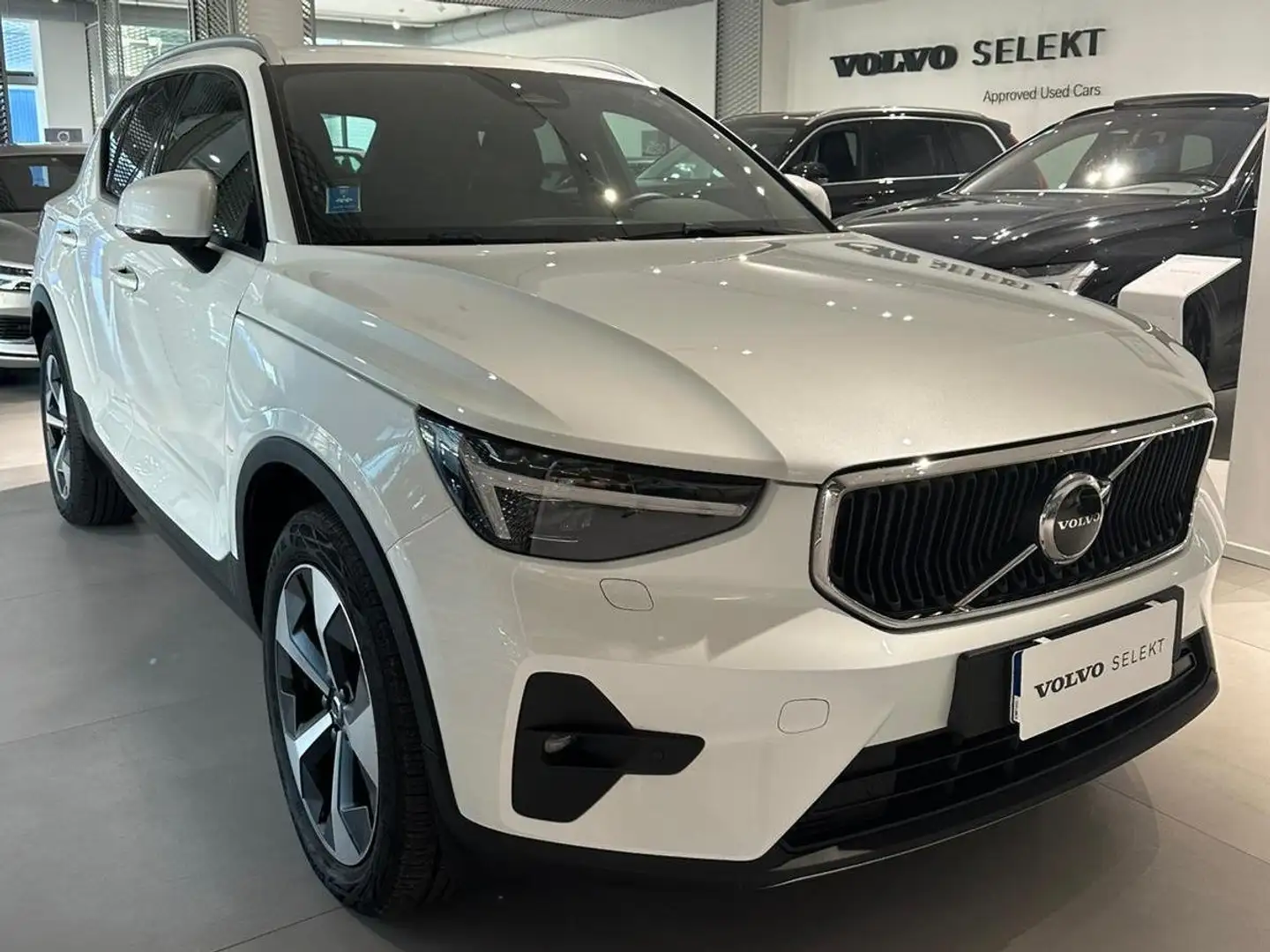 Volvo XC40 2.0 B3 Core Auto Wit - 1