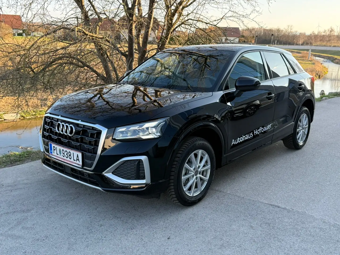 Audi Q2 30 TFSI admired Schwarz - 1