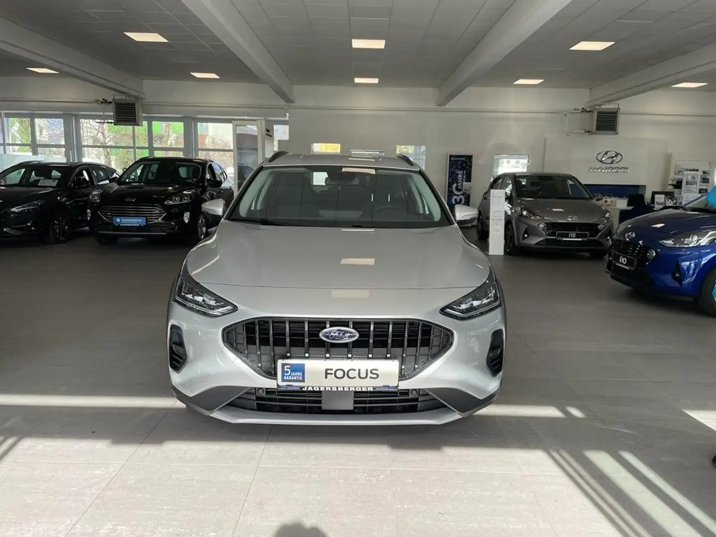 Ford Focus Turnier 1,0 EcoBoost Active Silber - 2