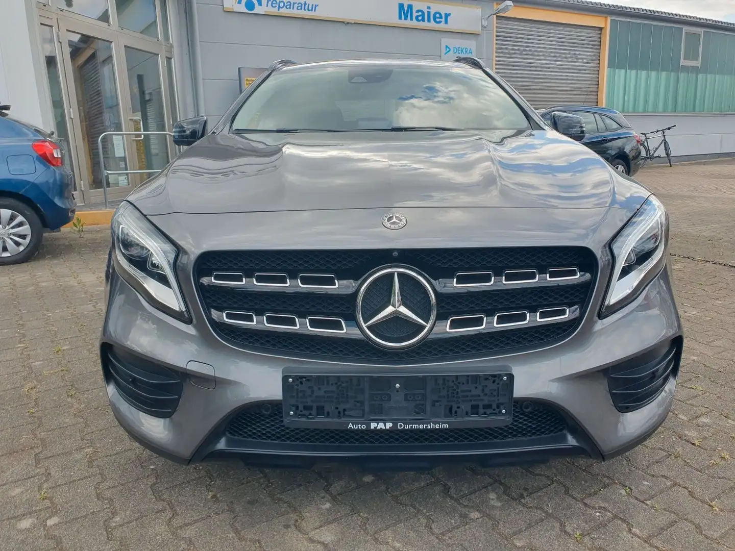 Mercedes-Benz GLA 180 AMG EDITION C 7Gang Kamera360° Navi AHK Gris - 2