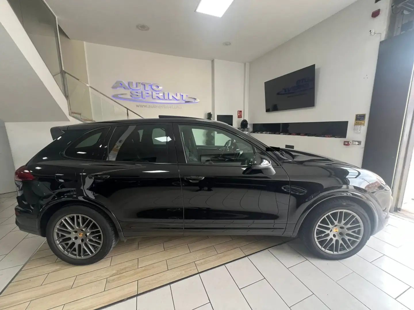 Porsche Cayenne Diesel Platinum Edition Aut. Schwarz - 2
