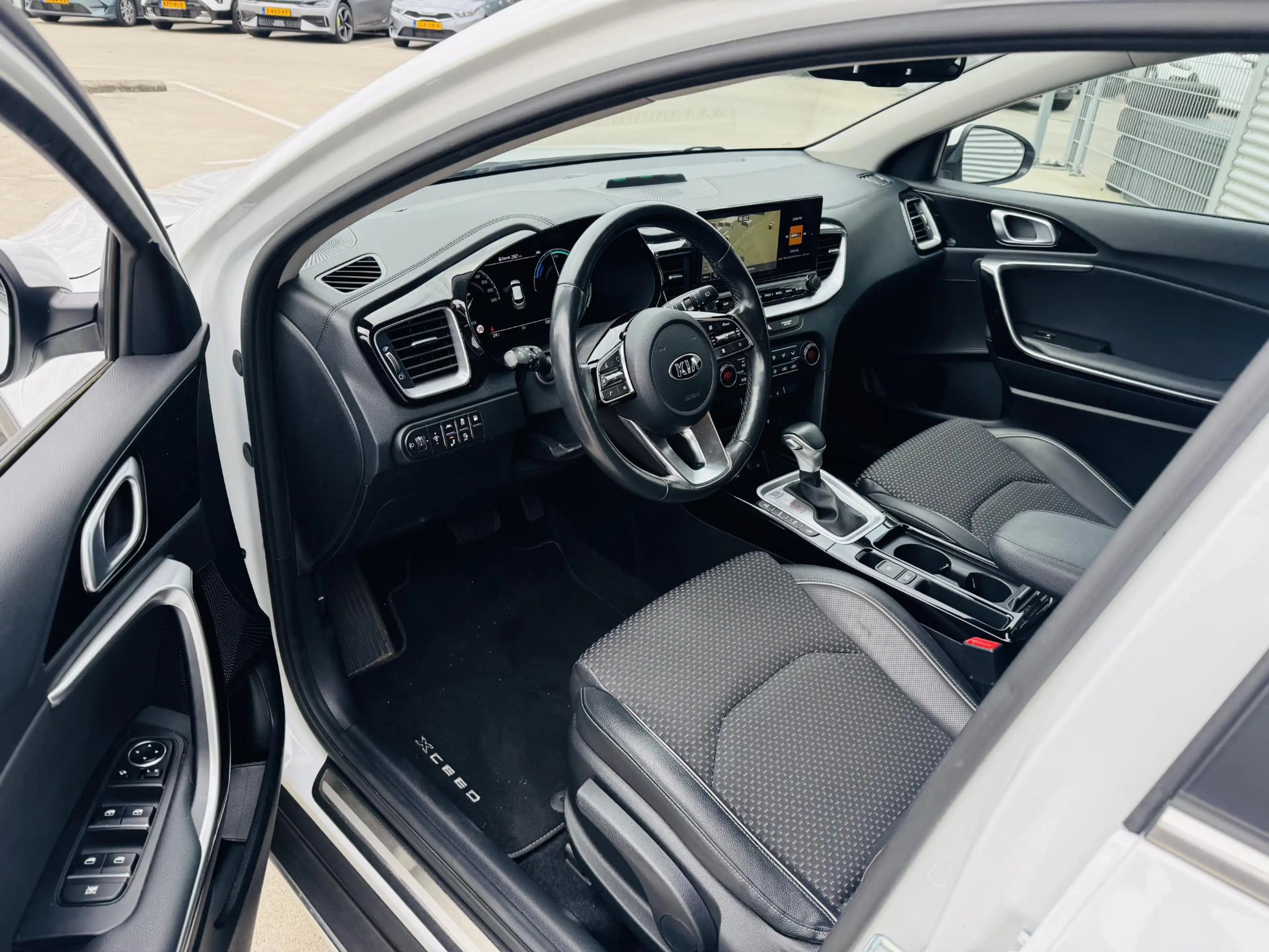 Kia XCeed 1.6 GDi PHEV DynamicPlusLine Edition Draaghaak tbv — photo 3