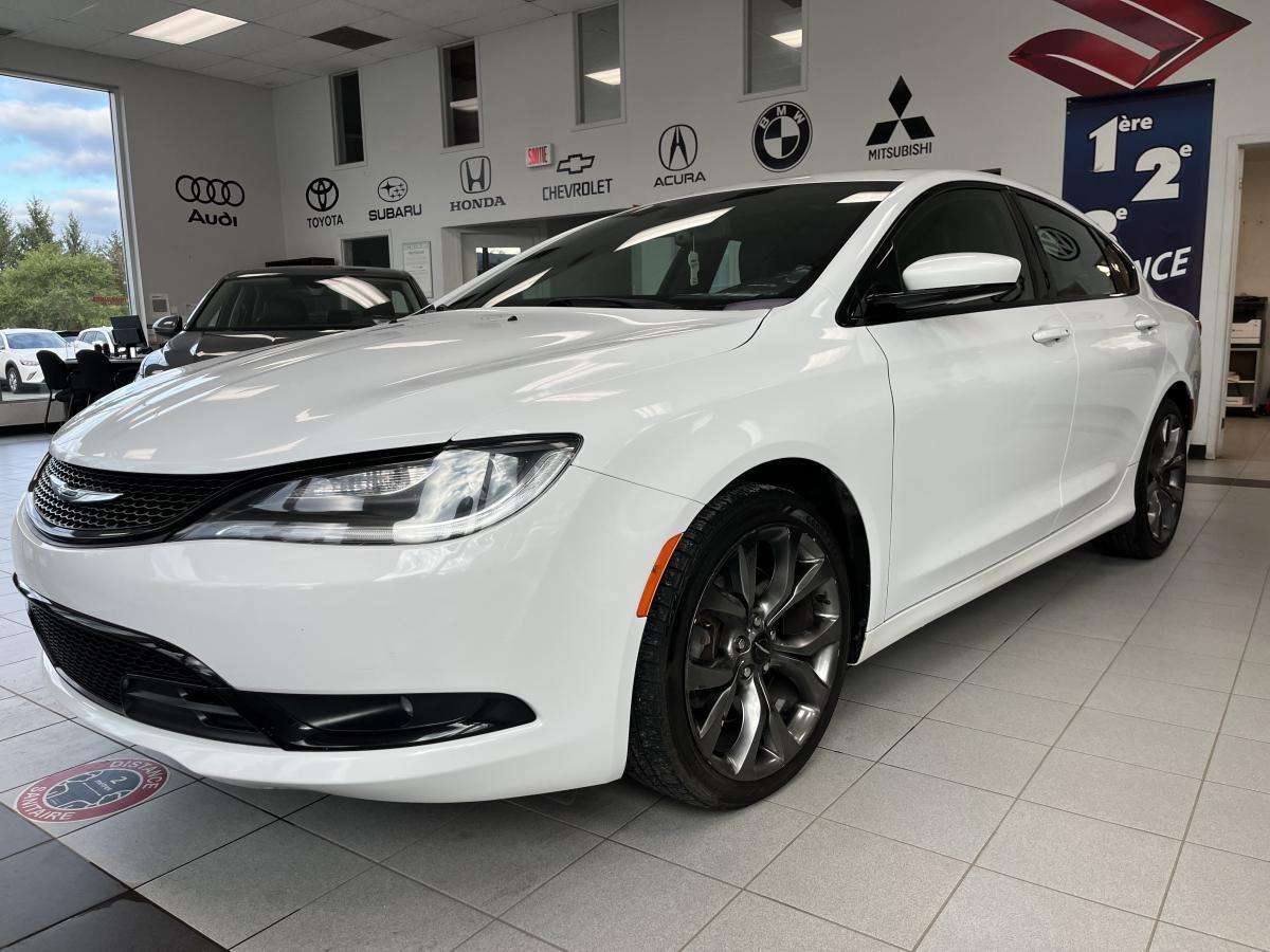 2016 Chrysler 200 S / TOIT PANO / CAMERA + CUIR + BLUETOOTH + BAS KM