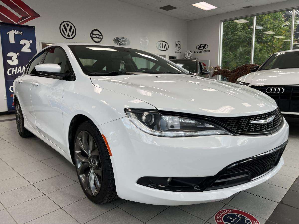2016 Chrysler 200 S / TOIT PANO / CAMERA + CUIR + BLUETOOTH + BAS KM — photo 1