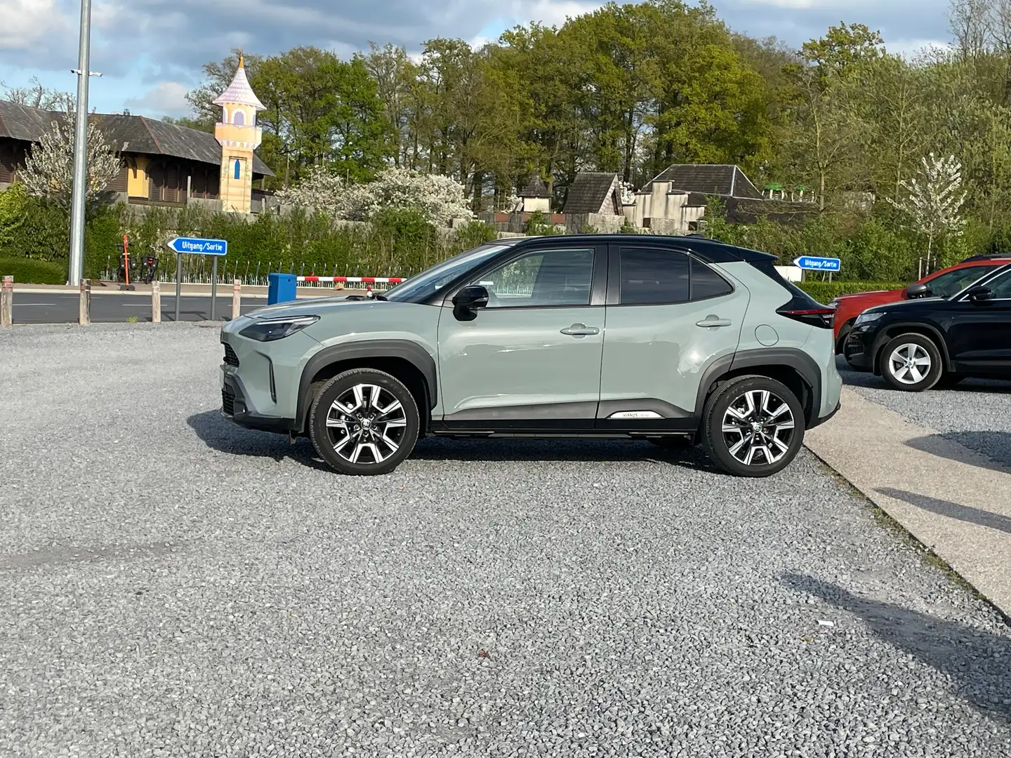 Toyota Yaris Cross 130 ch premier Vert - 1