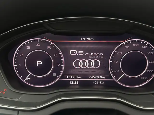 Audi Q5 view 12