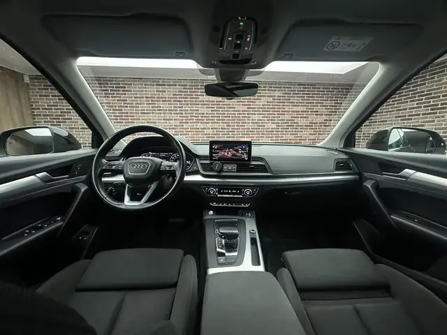 Audi Q5 view 9