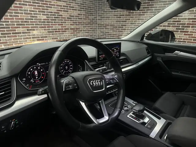 Audi Q5 view 3