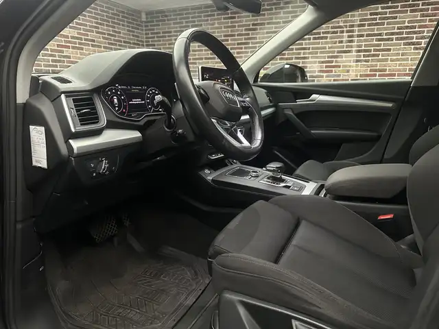 Audi Q5 view 14