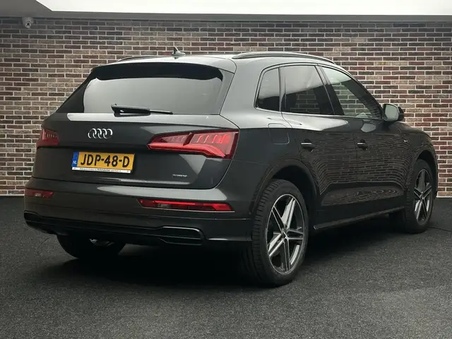 Audi Q5 view 2