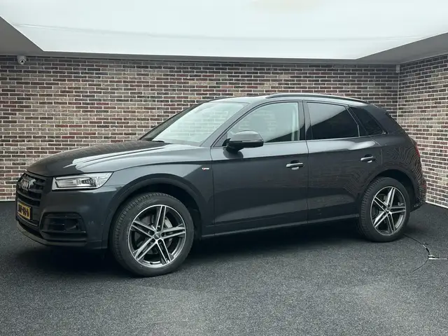 Audi Q5 view 6