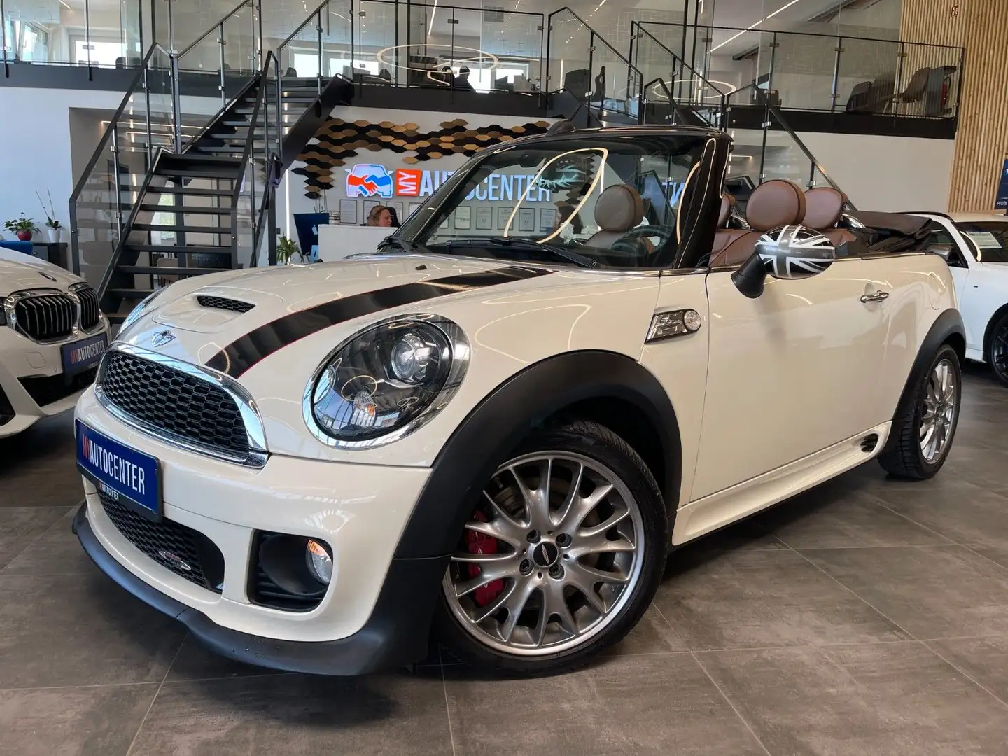 MINI John Cooper Works JOHN COOPER WORKS *Cabrio*Xenon*Navi* Weiß - 2