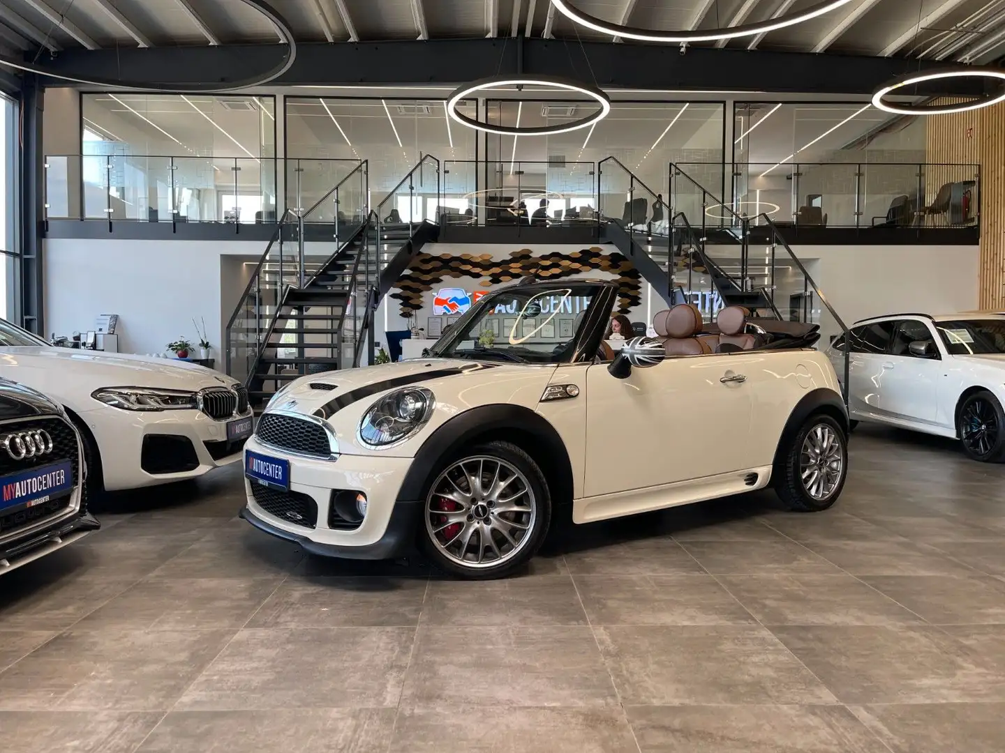 MINI John Cooper Works JOHN COOPER WORKS *Cabrio*Xenon*Navi* Weiß - 1