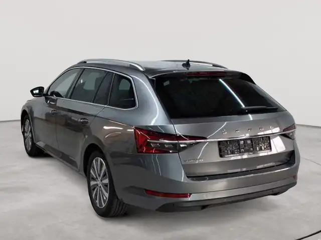 Skoda Superb view 5