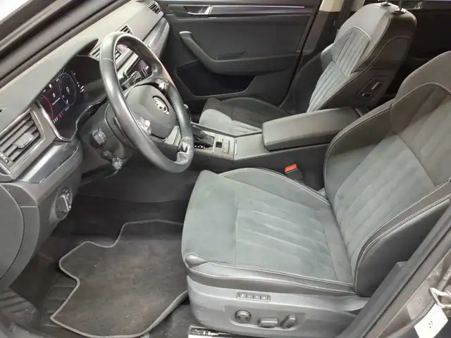 Skoda Superb view 7