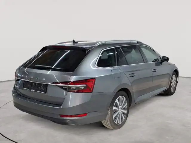 Skoda Superb view 4