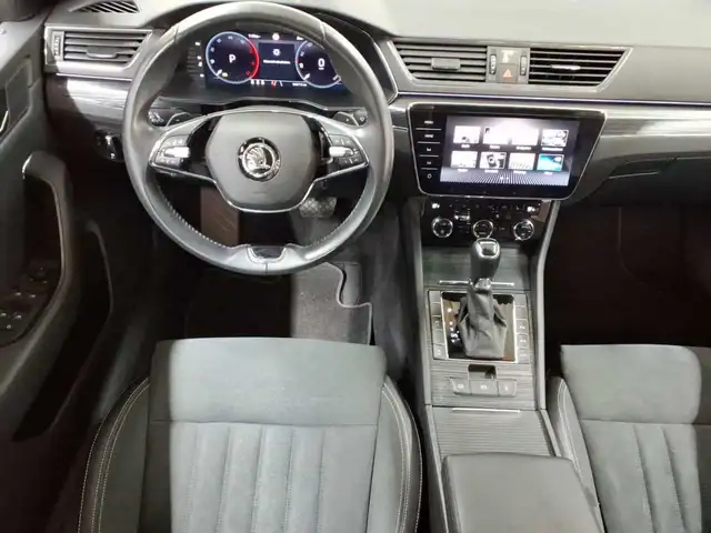 Skoda Superb view 10
