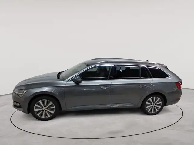 Skoda Superb view 6