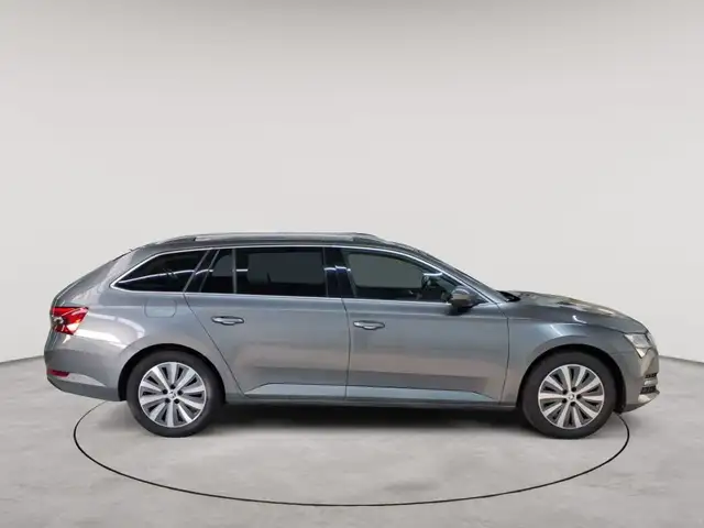 Skoda Superb view 3