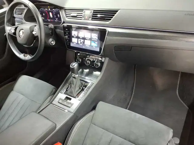 Skoda Superb view 9
