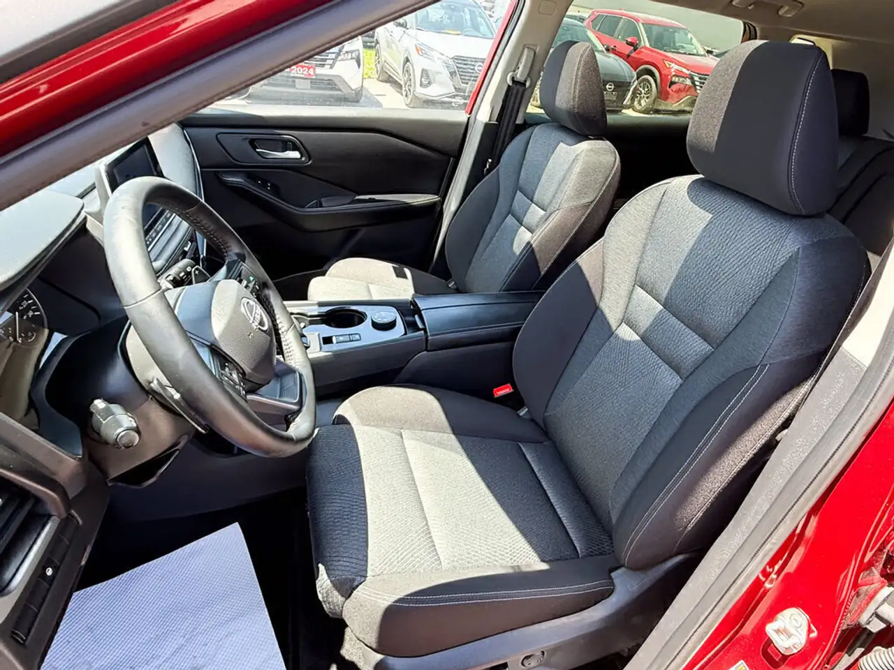 Nissan Rogue снимка Nissan Rogue