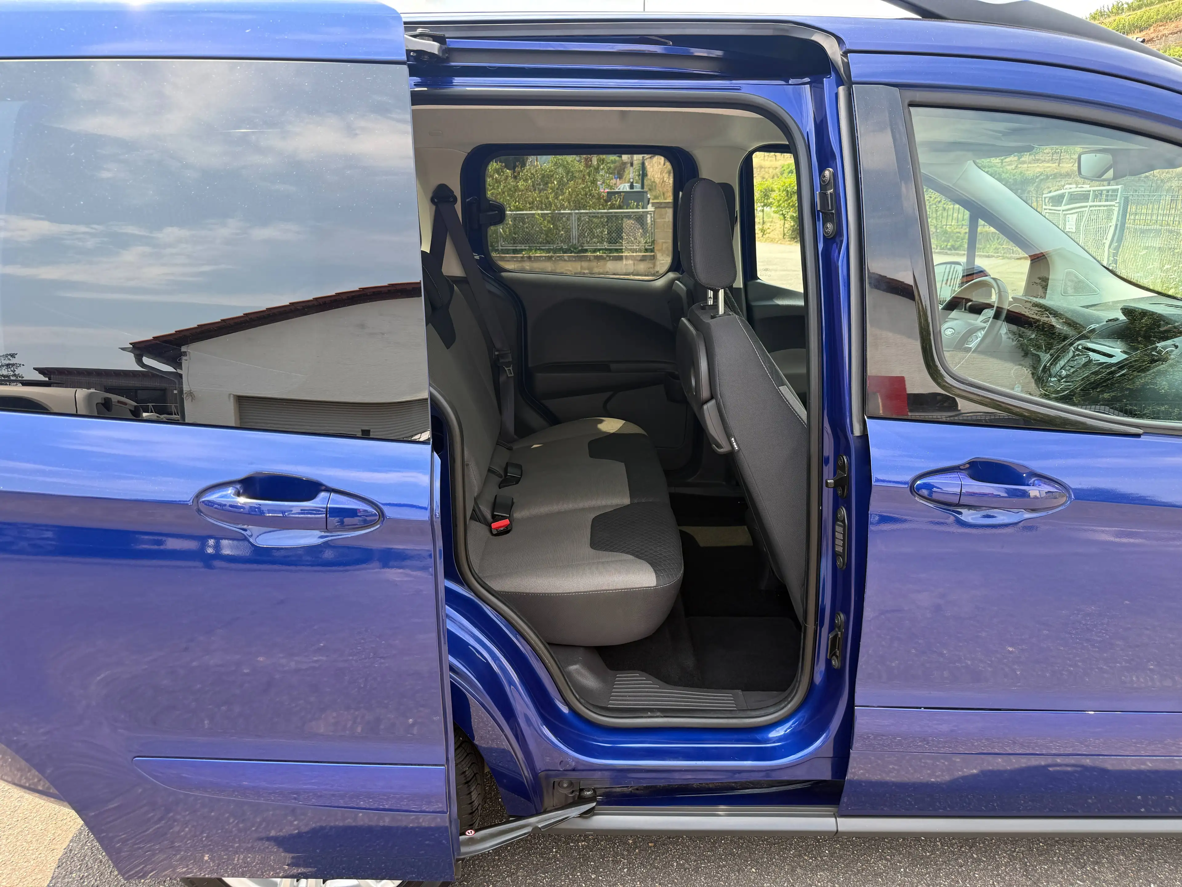 Ford Tourneo Courier Titanium — photo 12