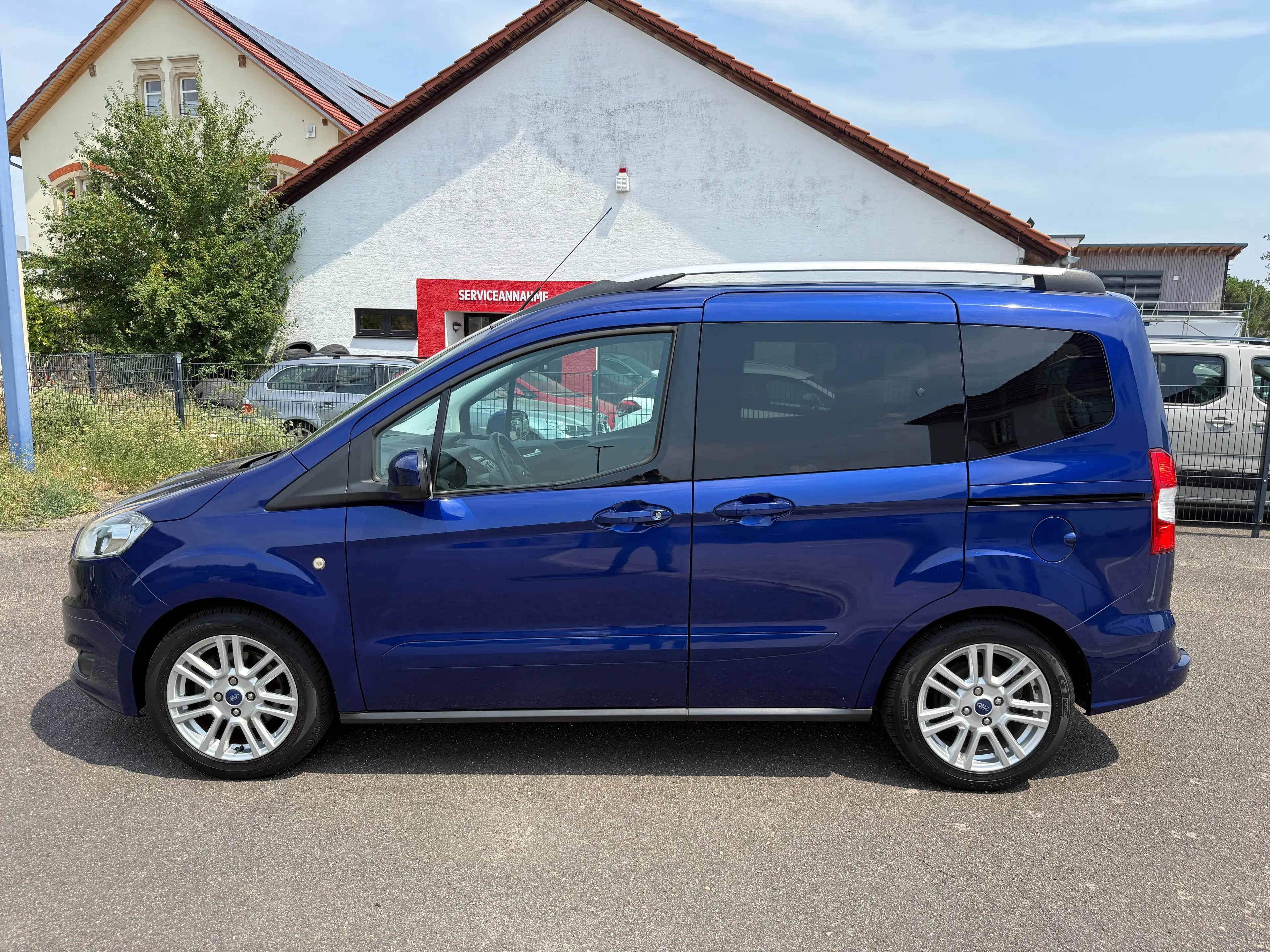 Ford Tourneo Courier Titanium — photo 2
