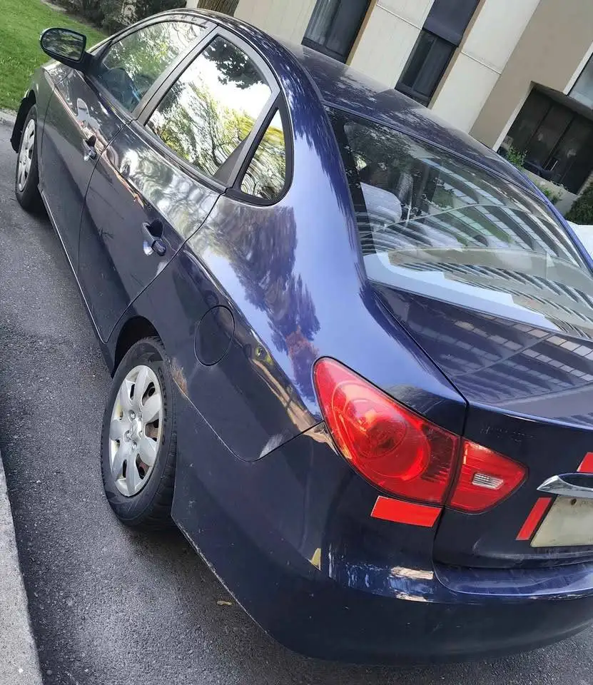 Hyundai ELANTRA photo Hyundai ELANTRA