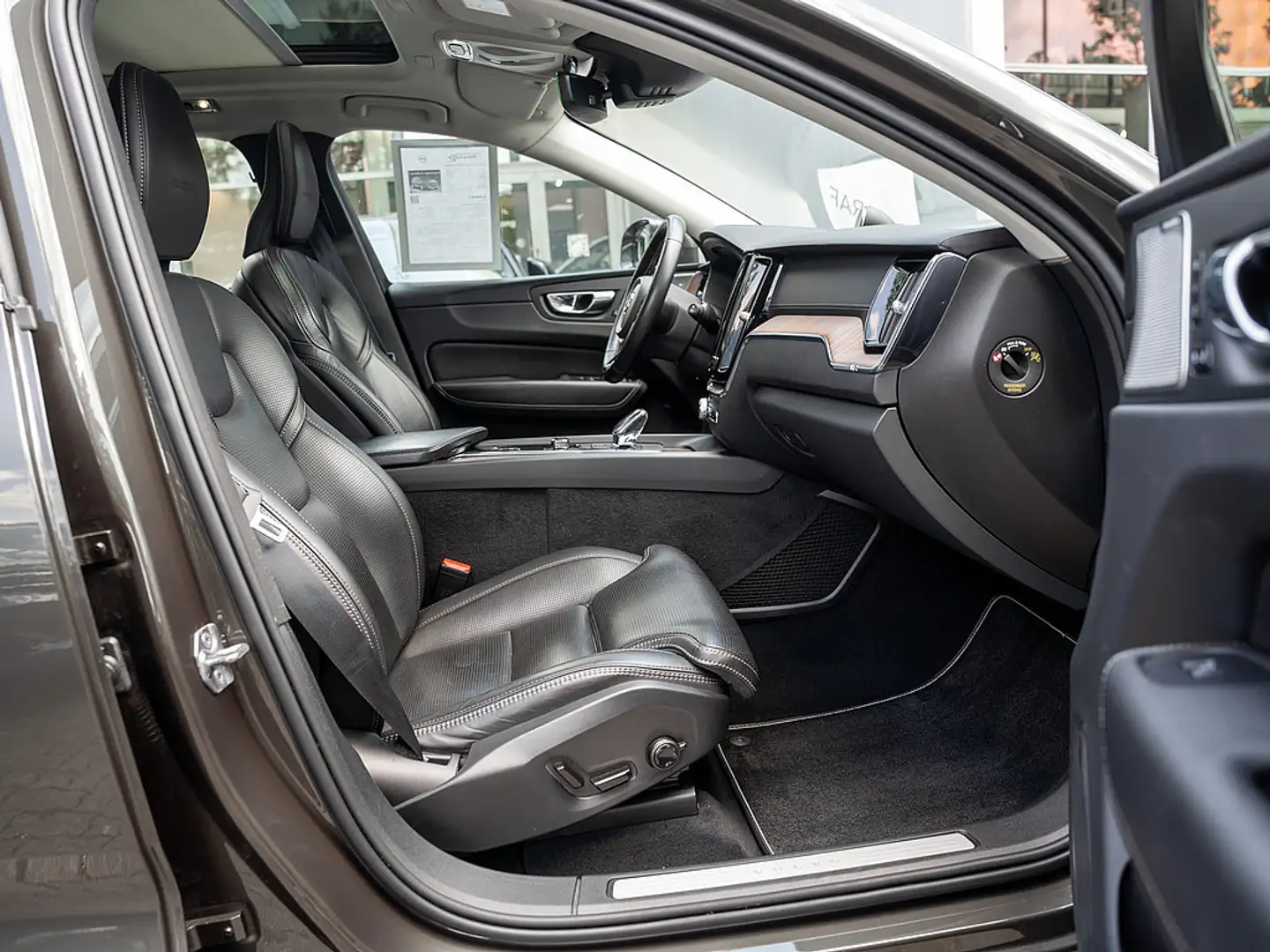 Volvo XC60 B5 AWD Inscription Grau - 2