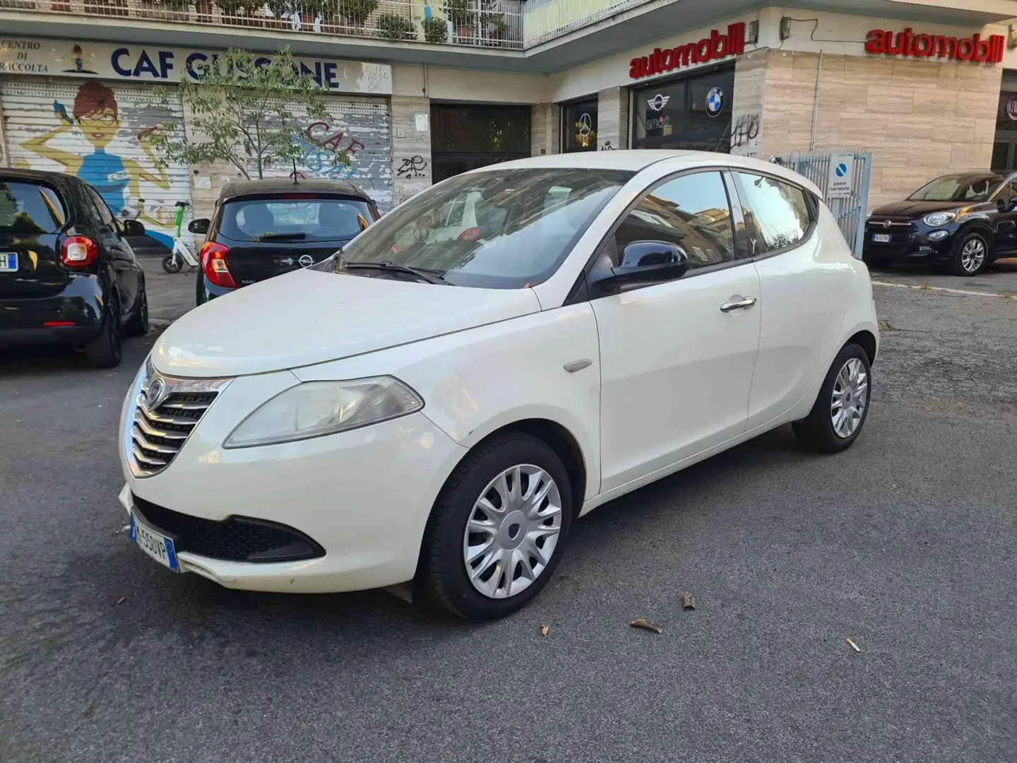 Lancia Ypsilon 1.2 69 CV 5 porte S&S Gold Bianco - 1