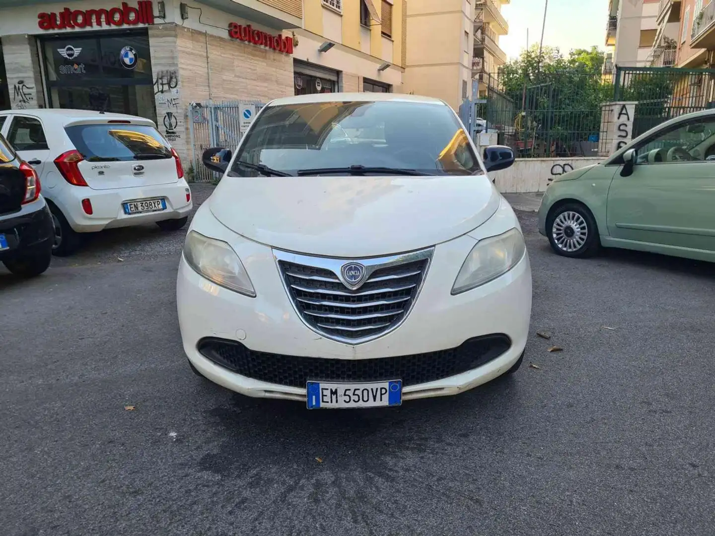 Lancia Ypsilon 1.2 69 CV 5 porte S&S Gold Bianco - 2