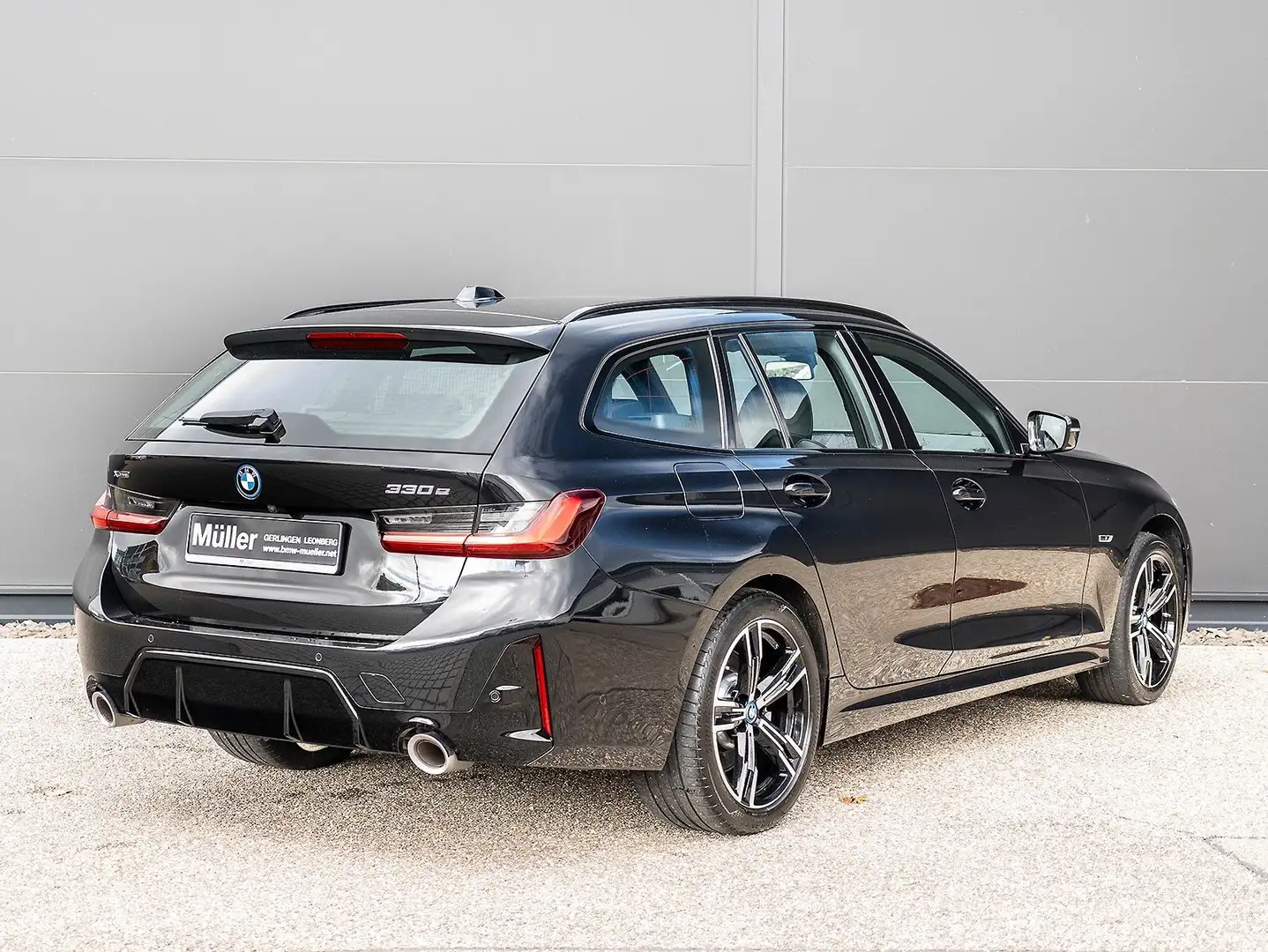 BMW 330 e xDrive Touring M Sportpaket HUD AHK ACC 1VB Kame Schwarz - 2