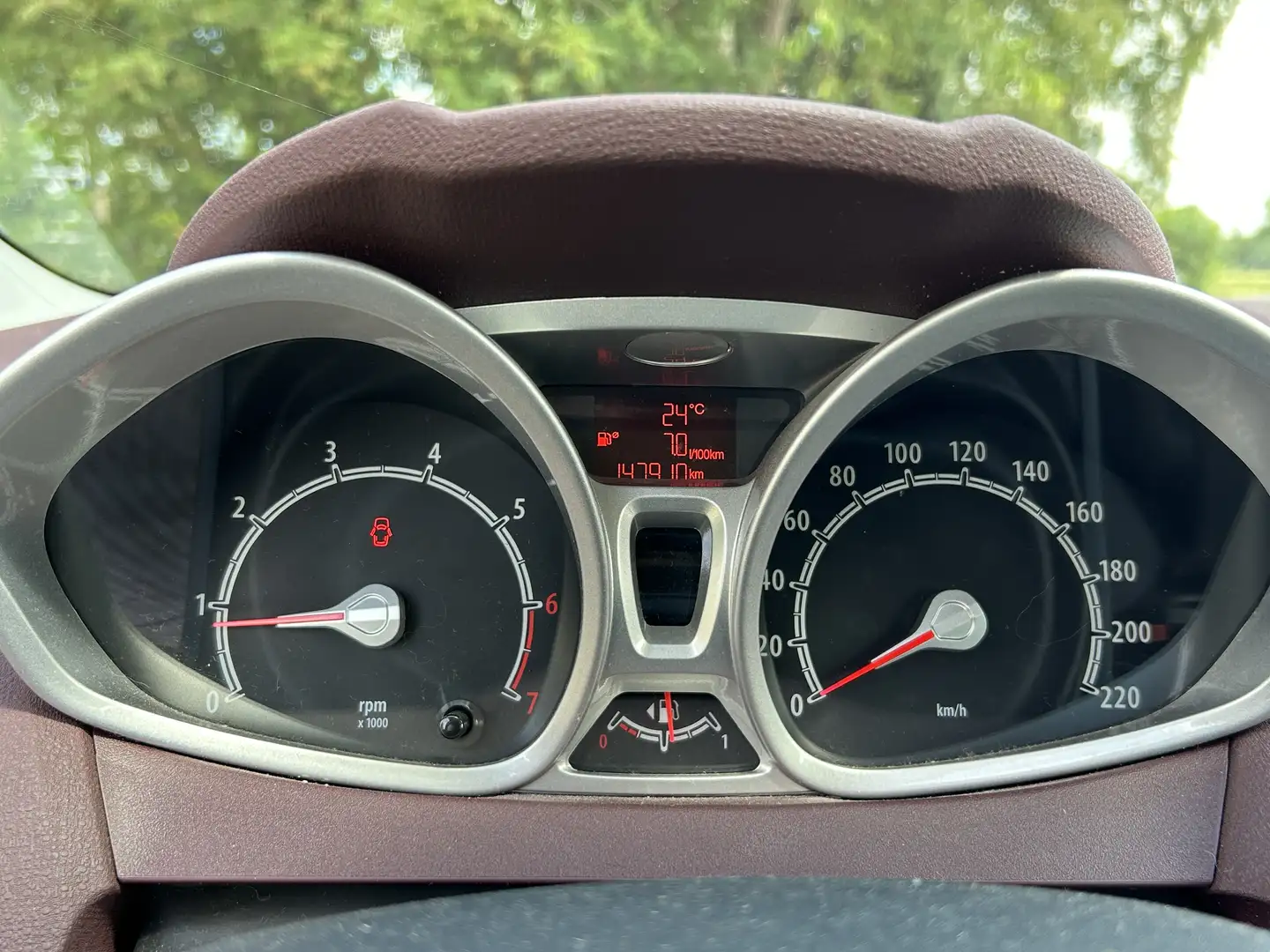 Ford Fiesta 1.25 Titanium Trend - Trekhaak en LM Velgen APK Paars - 2